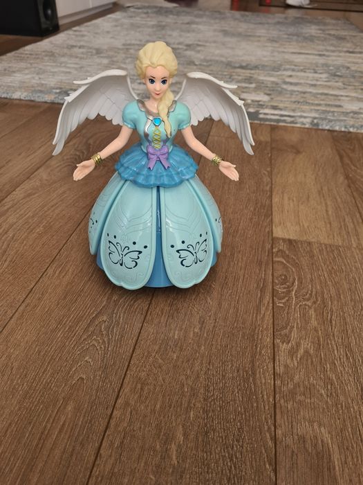 Пееща и танцуваща Елза от Замръзналото кралство