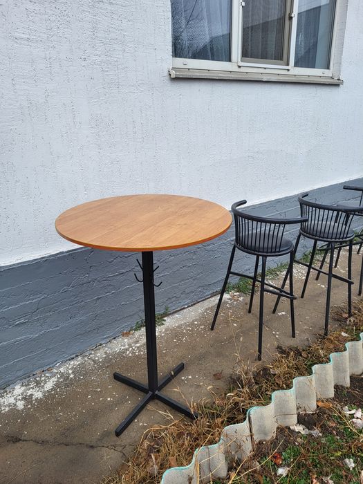 Барные столы в количестве шт с барными стульями