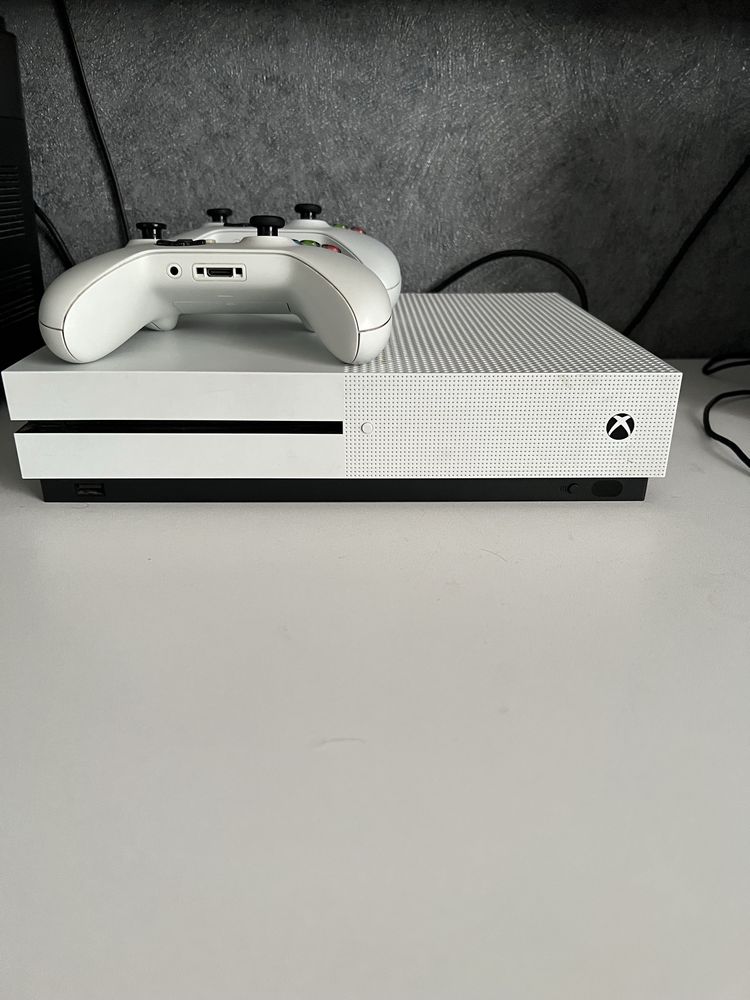 XBOX ONE S 1 TB памяти