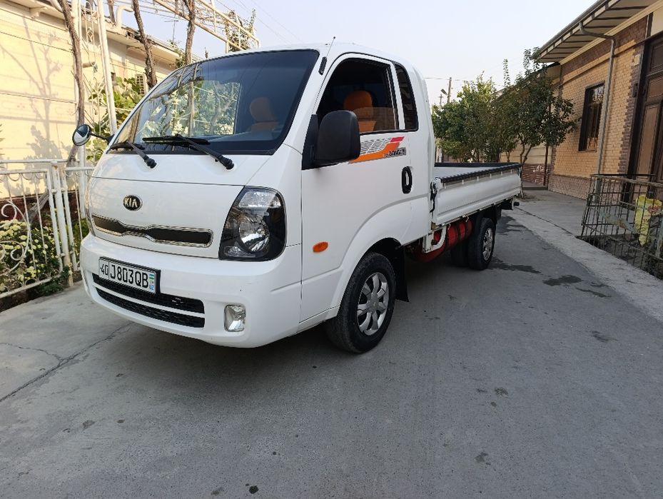 Kia bongo sotiladi  2019