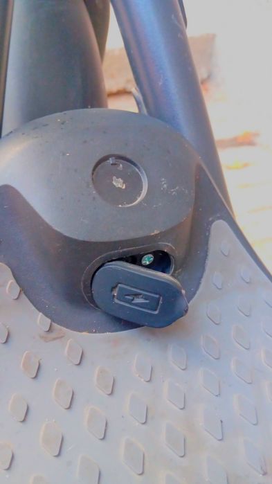 Продавам електрическа тротинетка Ninebot by Segway F30 !