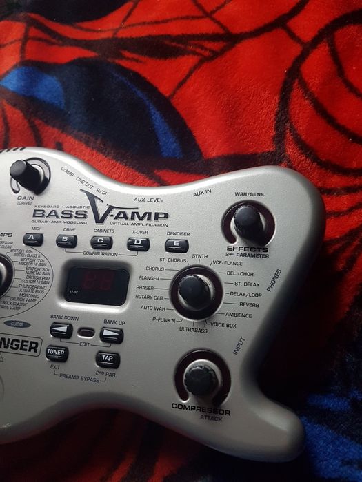 Procesor Chitara Bass Behringer V-amp
