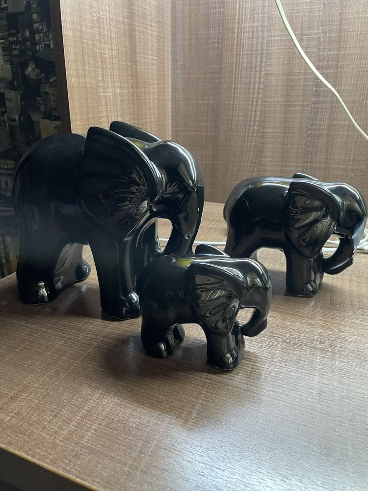 Фарфоровые фигурки слонов