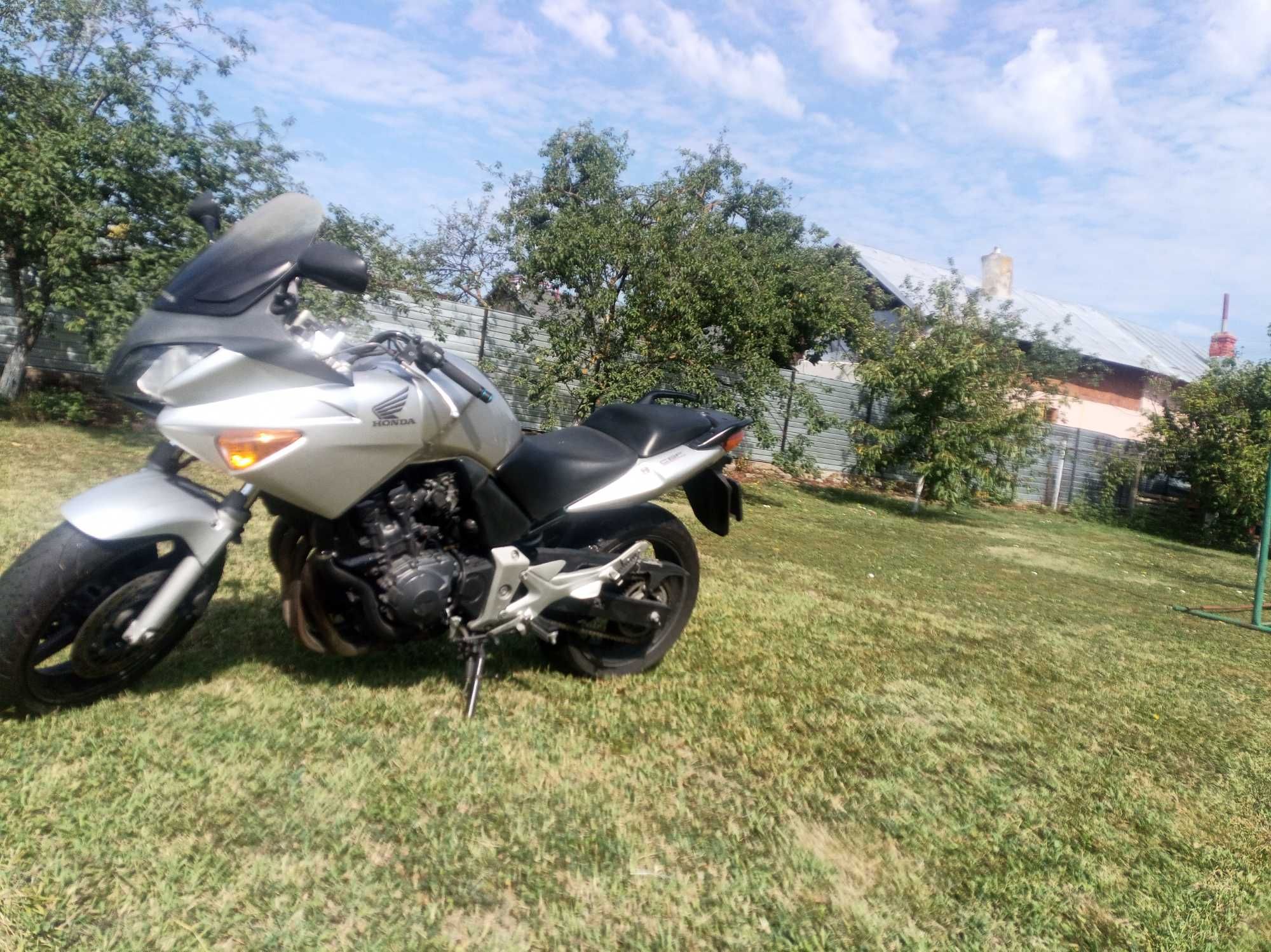 Vând honda cbf 600