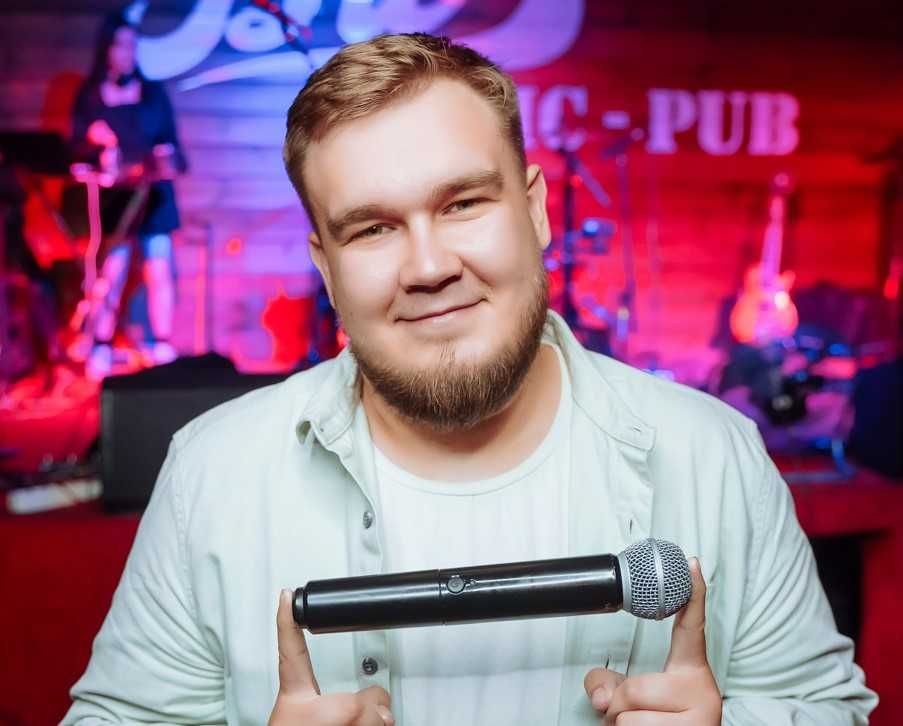 Ведущий мероприятий Иван Лысов