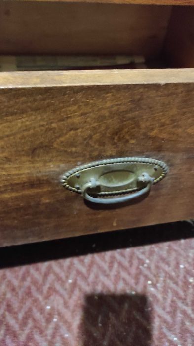 Стар гардероб - за реставриране