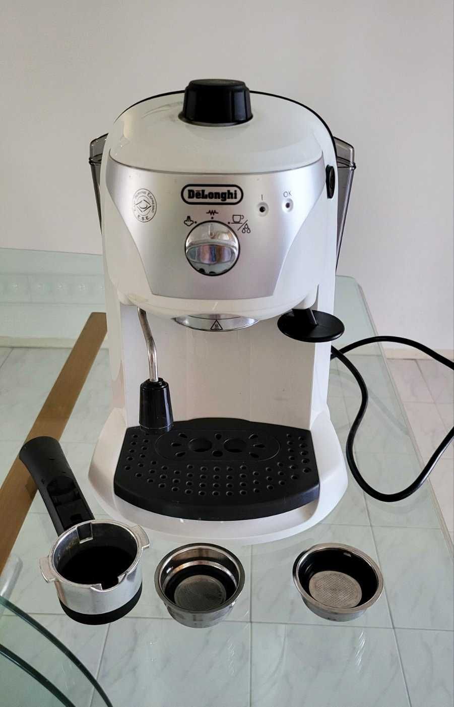 Еспресо машина DeLonghi EC221.W, ръчна капучино система