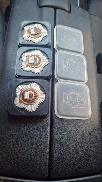 Colecție Medalii , Insigne și Decorații