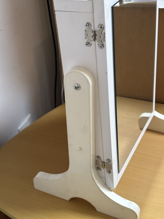 Oglinda cu organizator bijuterii