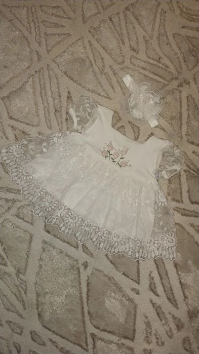 Шикарное белое детское платье