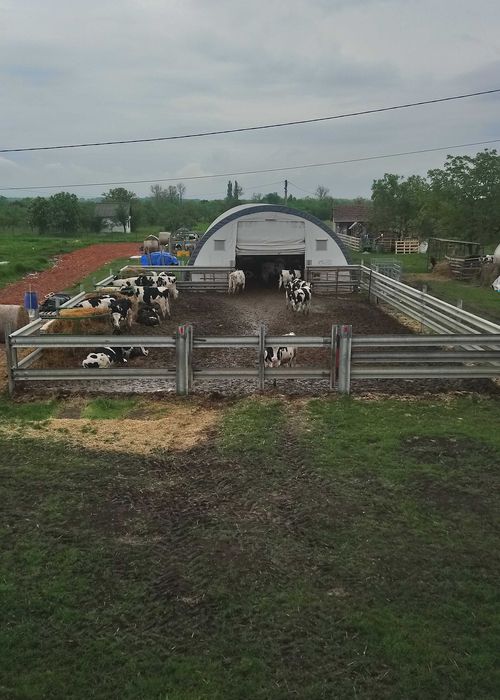 Cort semirotund, pentru depozitare, cresterea animalelor