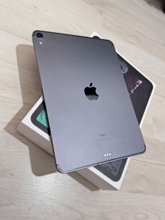 iPad Pro 11” 1st Gen Cellular 64GB – Cutie originală, stare foarte bun
