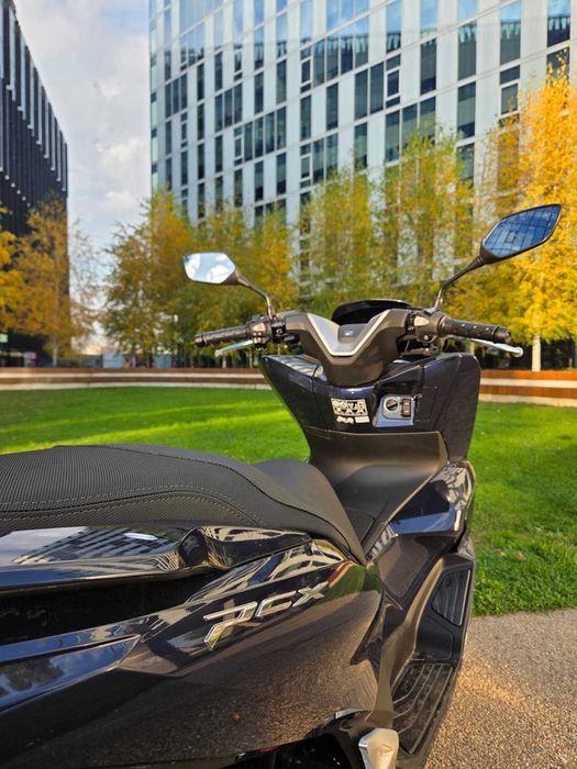 Inchiriez scuter Honda PCX 125cc 2025 NOU, contract 400lei/saptamana