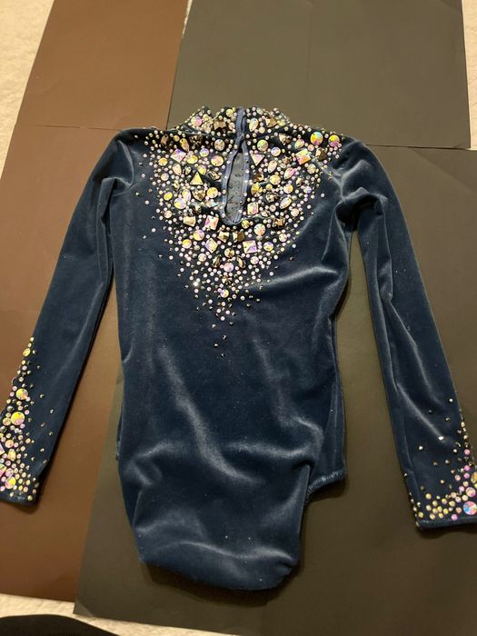 Costum catifea gimnastica ritmica 9-11 ani