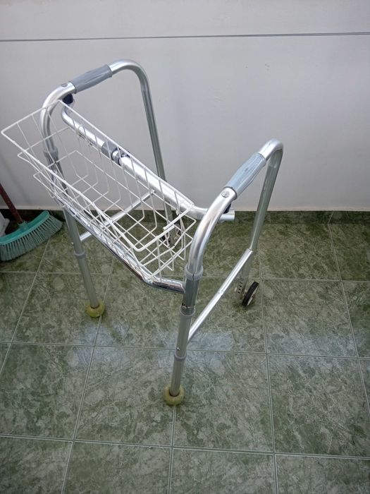 Vand cadru de mers cu două roți