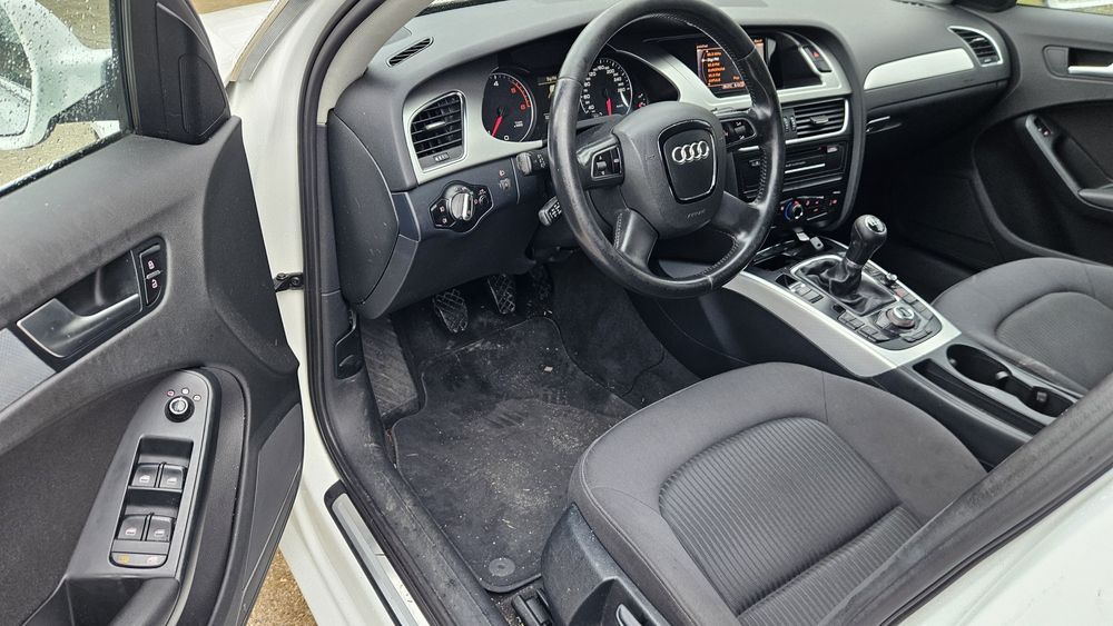 Audi A4 B8 2.0 TDI S-LINE