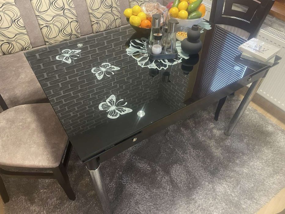 Кухнеска стъклена маса