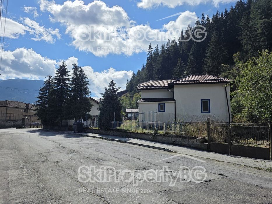 Къща с парцел в село Бели Искър, близо до Боровец!