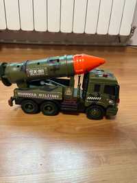 Ракетна установка , играчка. Камион с ракета