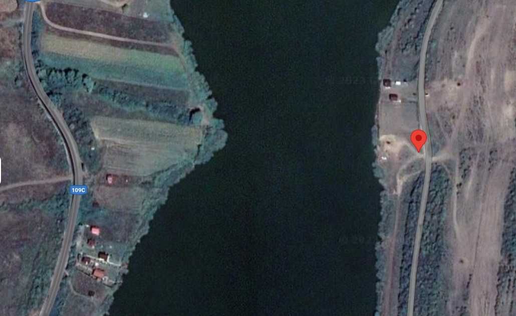Proprietar vând teren pentru cabană pe malul lacului Taga, 1200 mp