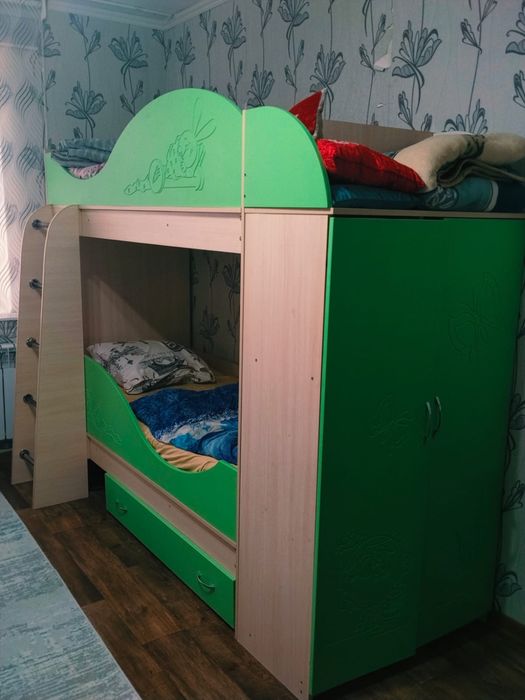 Продам двухярусную кровать