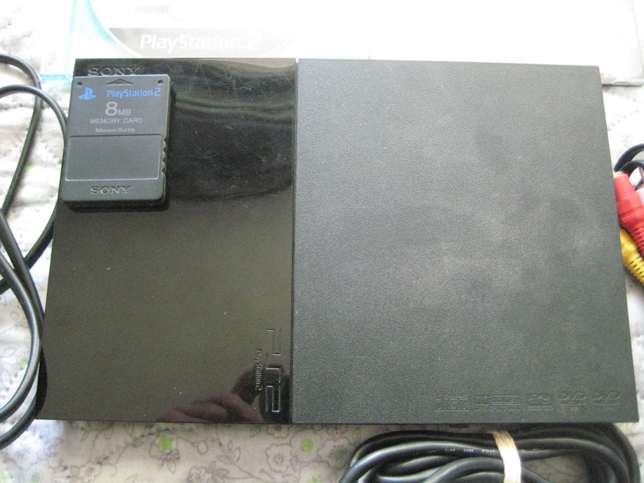 Playstation 2 Slim комплект с две игри