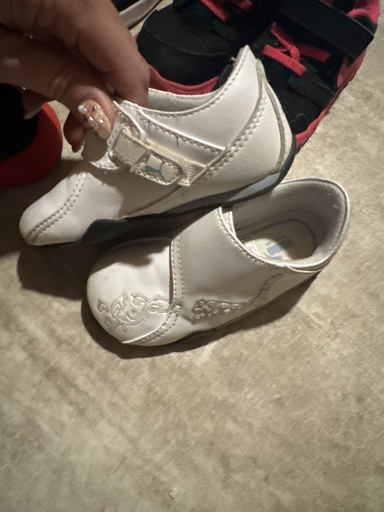 Adidași Nike, Adidas, Puma, Skechers