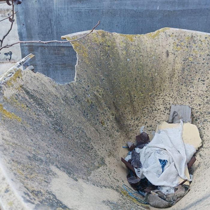 Vând 2 miguri de azot și un aparat de ierbicidat