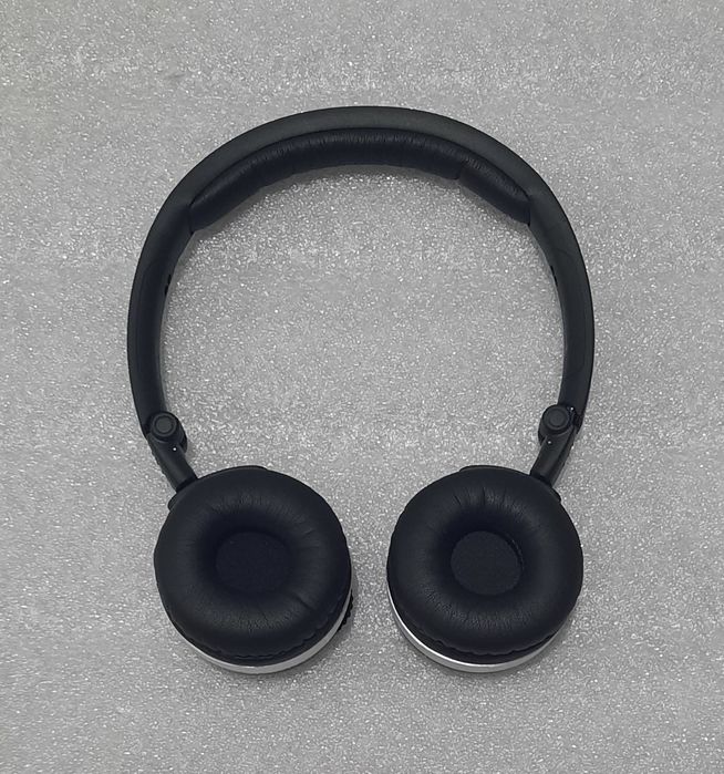 Căști wireless originale Mercedes-Benz AKG P104