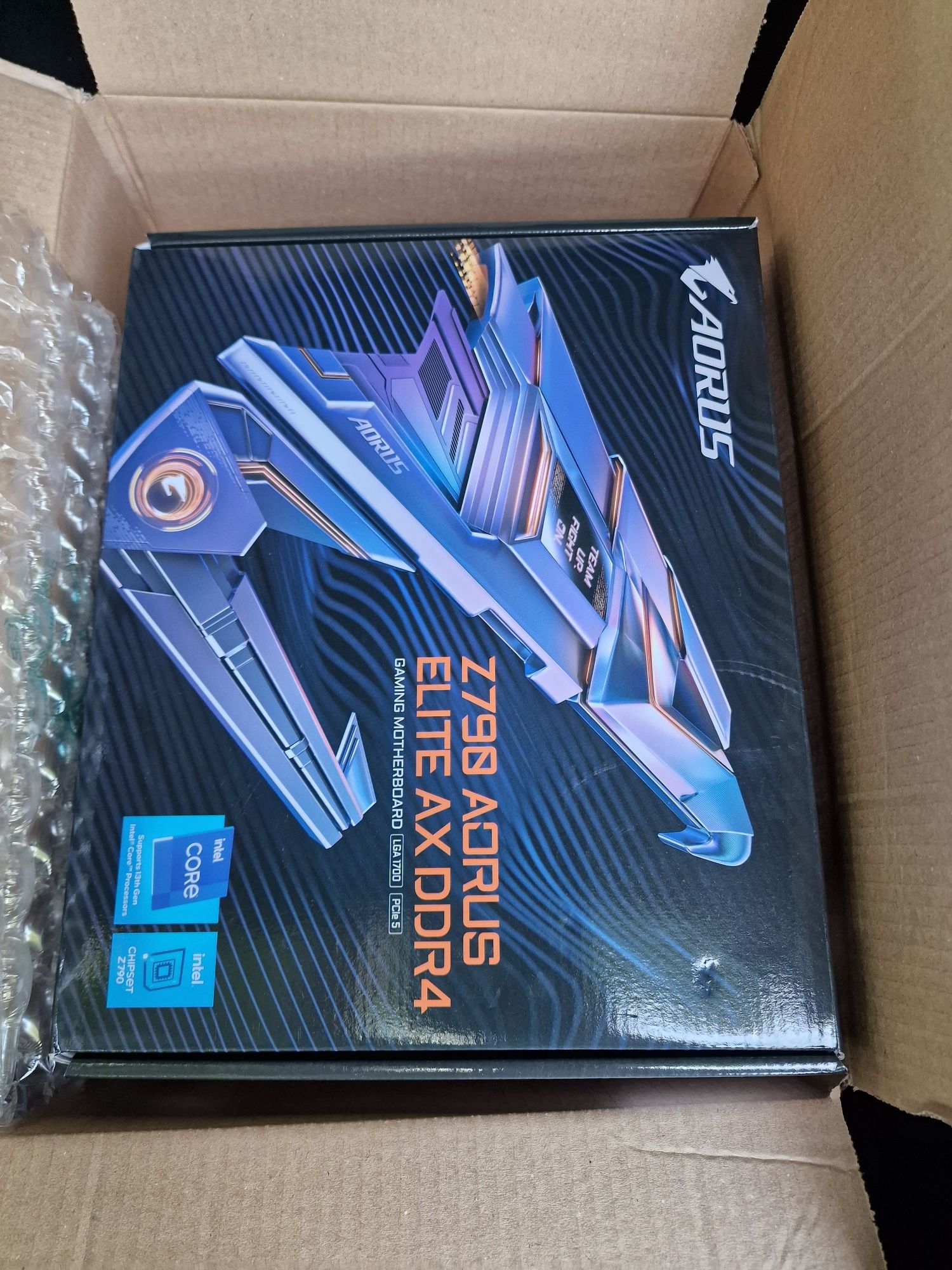 Placa de baza Z790 Gigabyte Aorus Elite AX + 13600K  + 32GB 3600Mhz