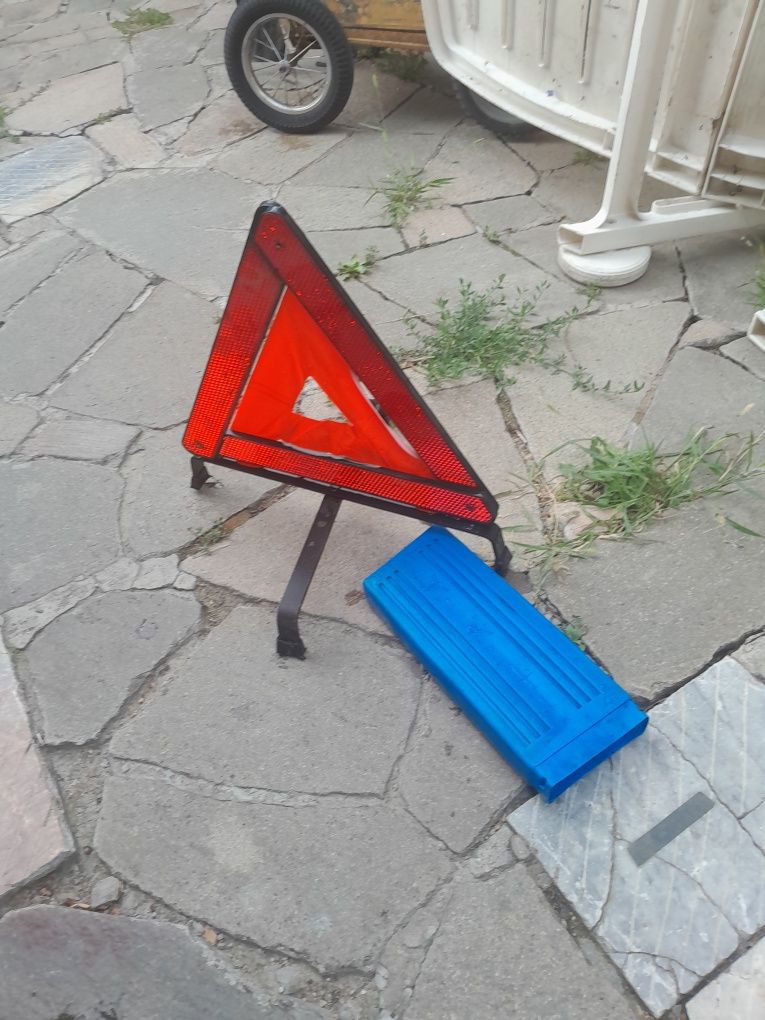Продам аварийный знак