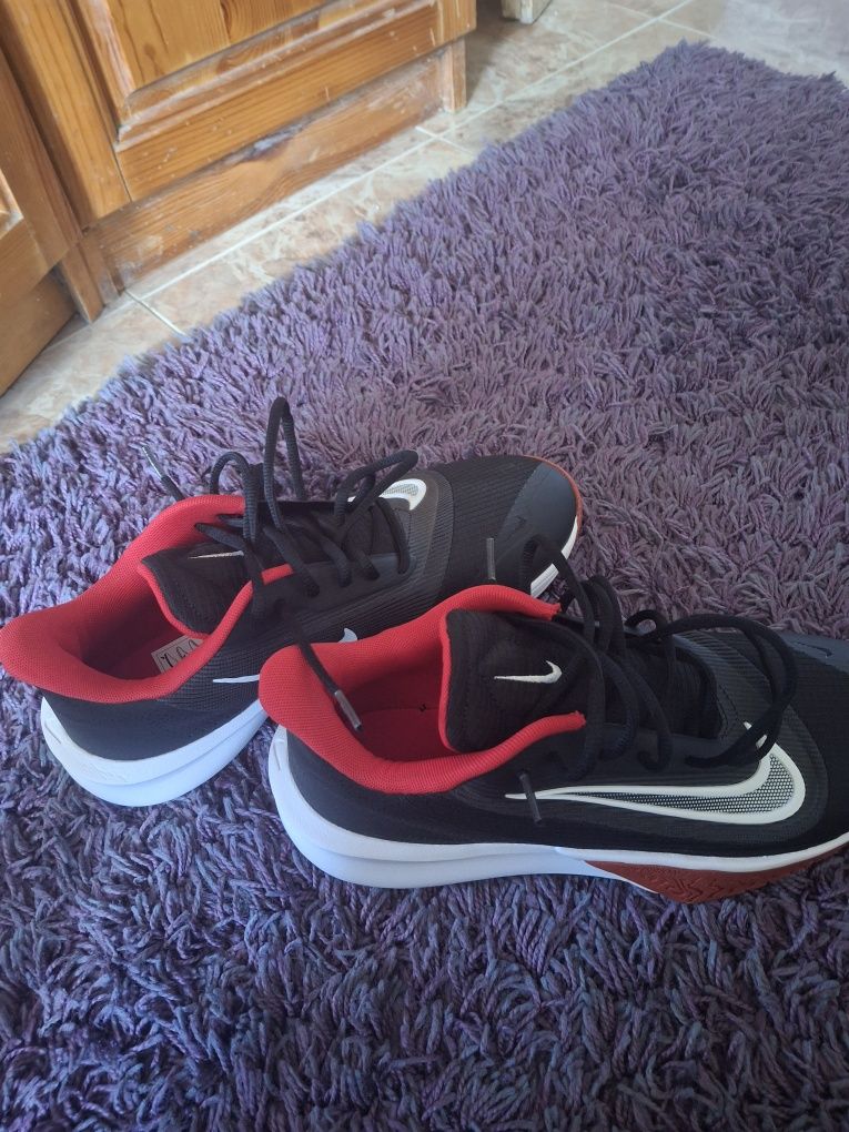 Nike нови 80лв  42номер