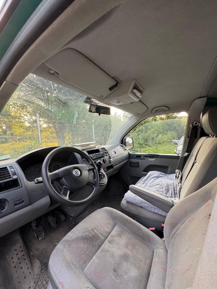 Vând Volkswagen Transporter T5