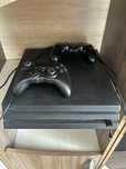 PS4 Pro 1TB, 2 manete + 7 jocuri