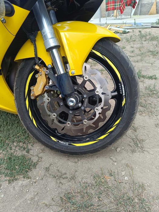 Продавам Honda CBR 954