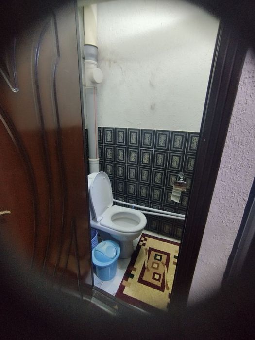 Сдаётся 2х ком кв в чирчике 2 мкн 1 этаж около 7 школы отопление есть