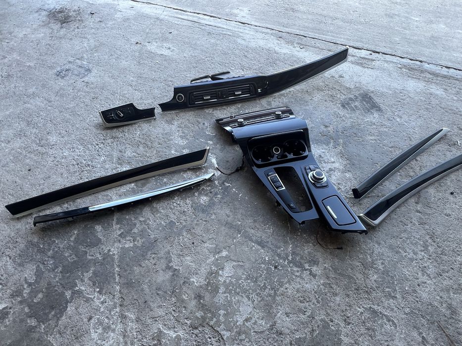 Интериорни лайсни BMW F10 F11 черен пиано лак