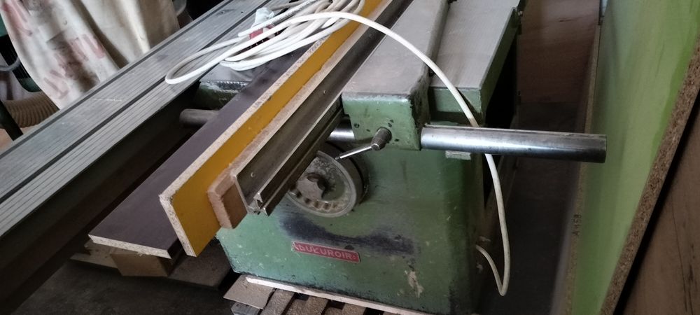 Circular cu masă mobila