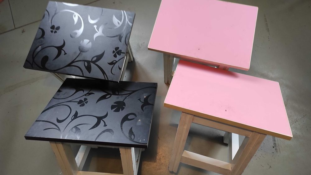 Табуретки деревянные.