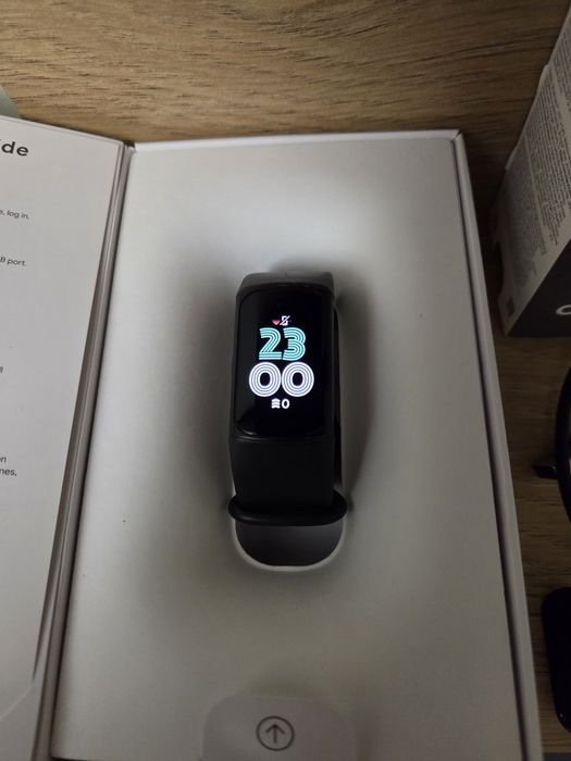 Google Fitbit Charge 6 смарт часовник / фитнес гривна