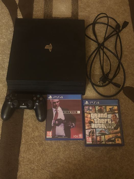 Vand ps4 pro cu doua jocuri