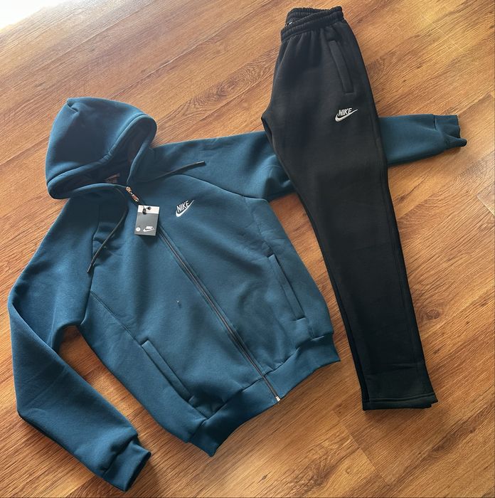Мъжки,ватиран екип Nike с бродирано лого и ципове на джобовете