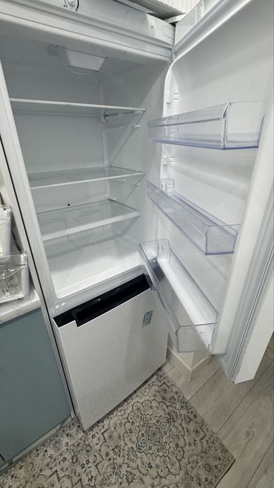 Холодильник индесит. Есть доставка в черте города