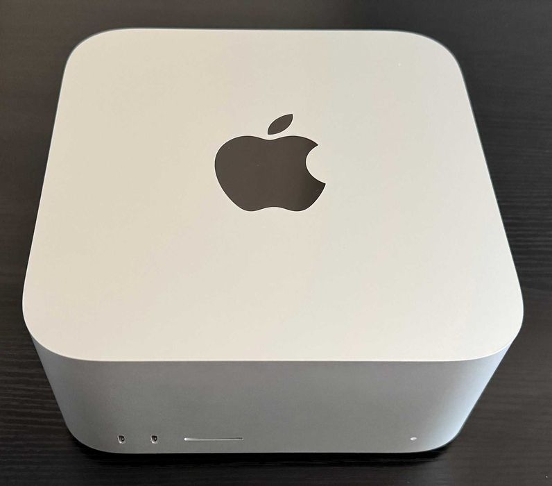 Apple M1 Studio Max 10-core CPU, 24-core GPU, 32GB RAM, 512GB SSD