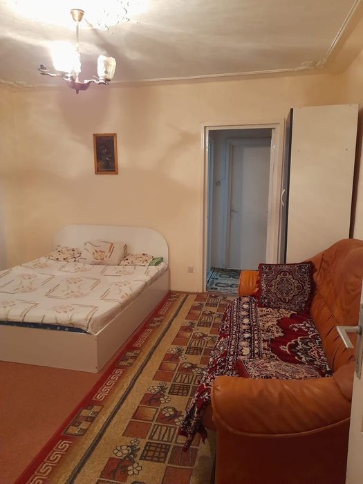 Apartament 3 camere de vânzare, zona Abator ,etaj 2 ,semidecomandat
