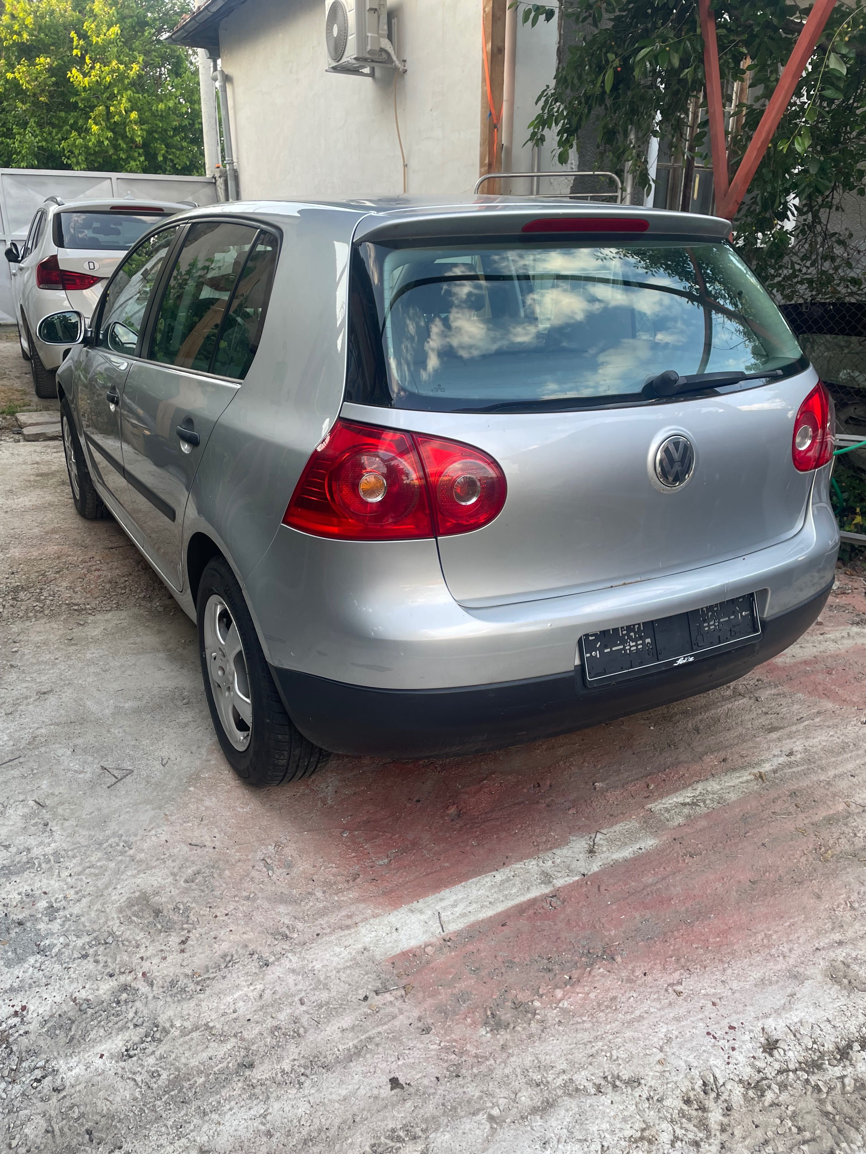 Golf 5 , 1.4 на 130х.км.