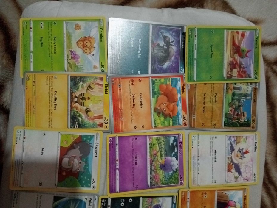 Cartonașe Pokemon