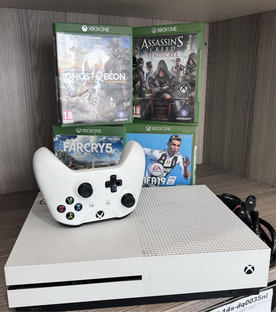 Consola Xbox One S - 500GB - o maneta+jocuri