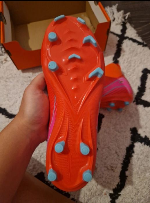 Vând ghete de fotbal