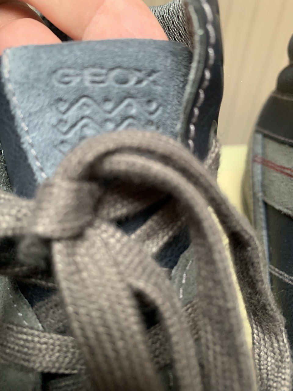 Geox — итальянская компания, известный производитель обуви с использов